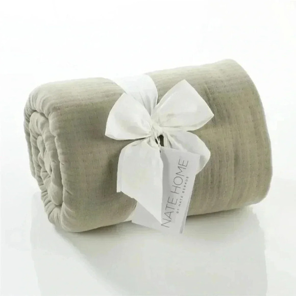 NWT Nate Home by Nate Berkus Matelasse Blanket with Fringe, F/Q, Lichen - Picture 1 of 10